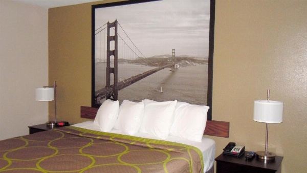 Super 8 by Wyndham Salinas image 22